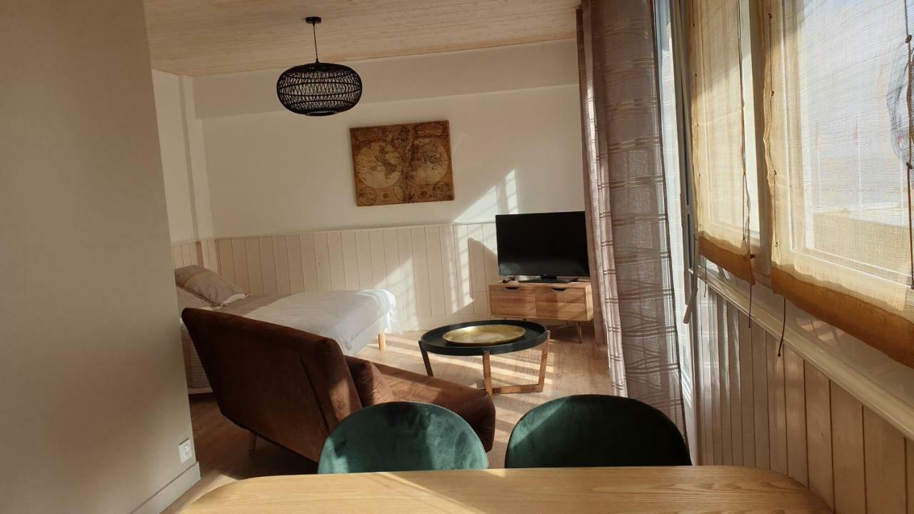 Les Studios Vue Mer Le Matlo Динар Экстерьер фото